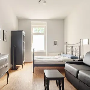 https://nap-club-stylish-flat-in-lively-neighborhood.find-berlin-hotels.com